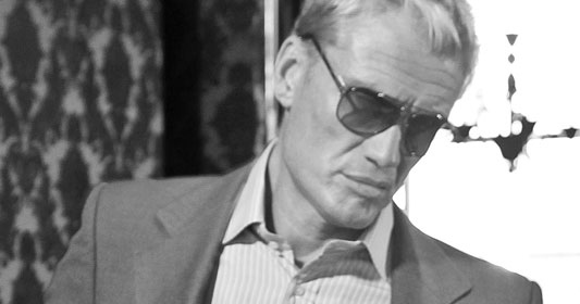 Yogainspirerad träning på 5 minuter med Dolph Lundgren